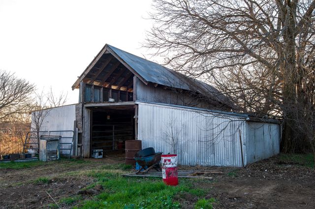 717 N Pecan Creek Trail, Valley View, TX 76272