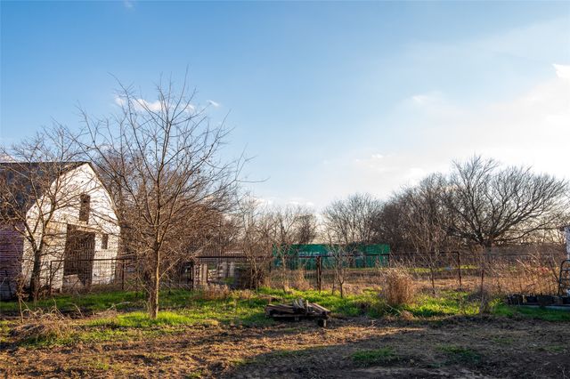 717 N Pecan Creek Trail, Valley View, TX 76272