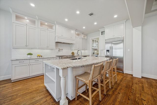 1802 Wakefield Drive, Houston, TX 77018