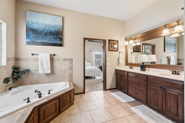 608 Prairie Hill Lane, Yukon, OK 73099