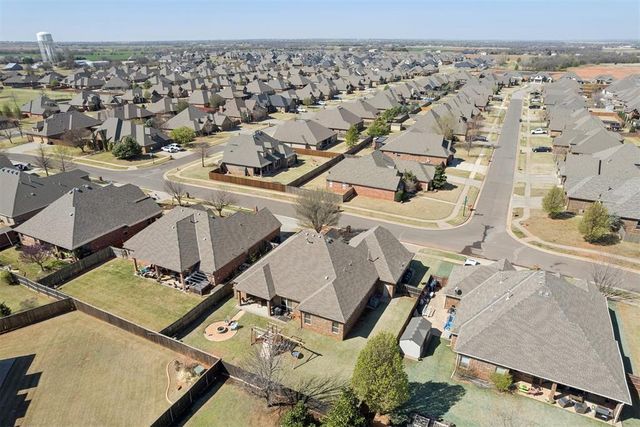 608 Prairie Hill Lane, Yukon, OK 73099