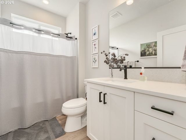 1804 S LOCUST St, Canby, OR 97013