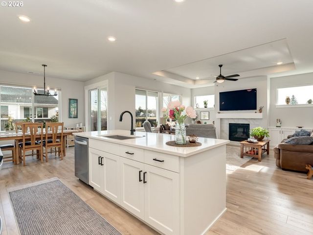 1804 S LOCUST St, Canby, OR 97013