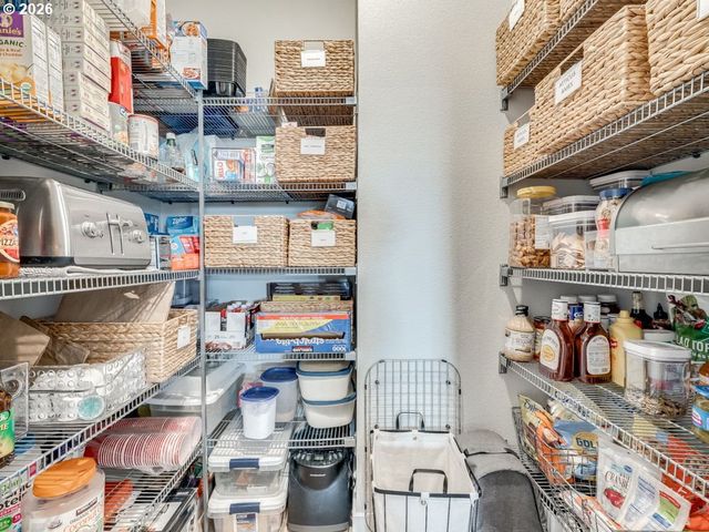 1804 S LOCUST St, Canby, OR 97013