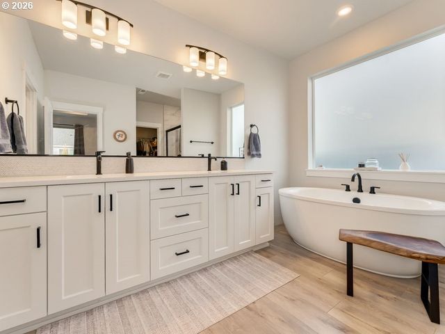 1804 S LOCUST St, Canby, OR 97013