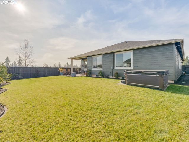 1804 S LOCUST St, Canby, OR 97013