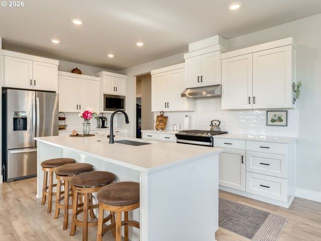 1804 S LOCUST St, Canby, OR 97013