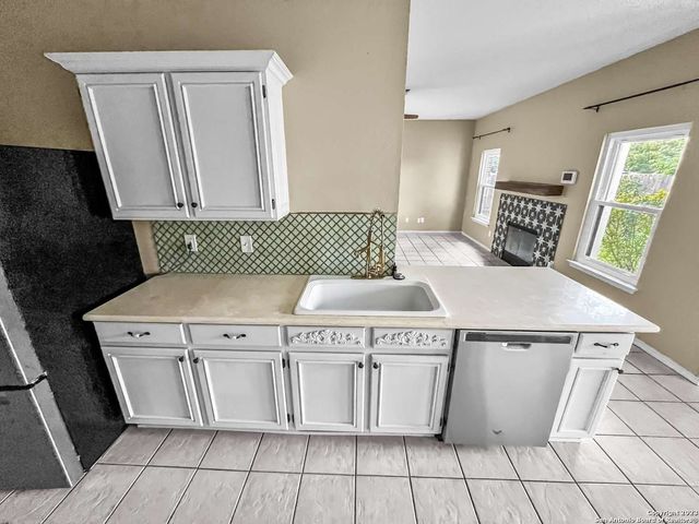 1307 HAZELBURY LN, San Antonio, TX 78253