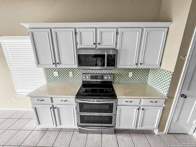 1307 HAZELBURY LN, San Antonio, TX 78253