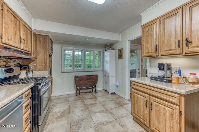 6 Bridgewood Court, Johnson City, TN 37604