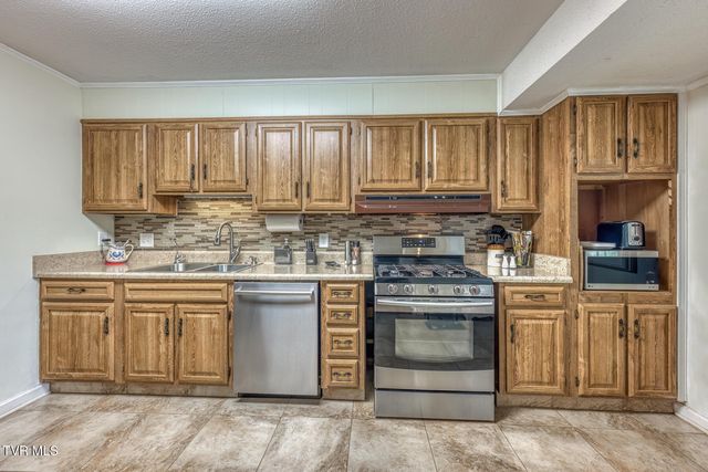 6 Bridgewood Court, Johnson City, TN 37604