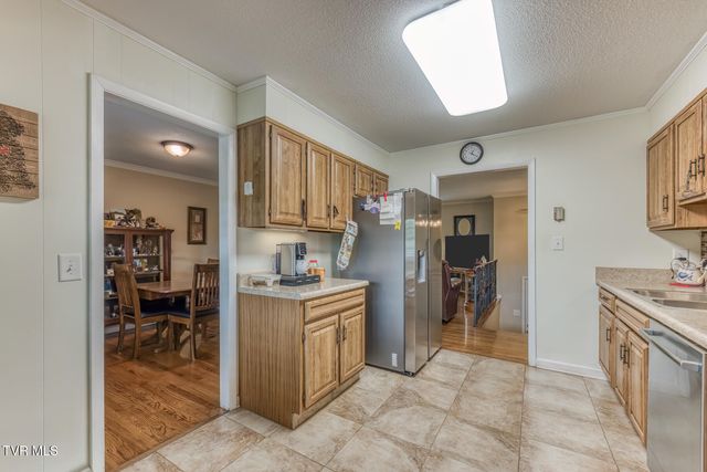 6 Bridgewood Court, Johnson City, TN 37604