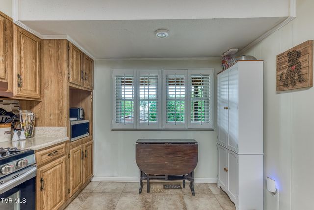 6 Bridgewood Court, Johnson City, TN 37604
