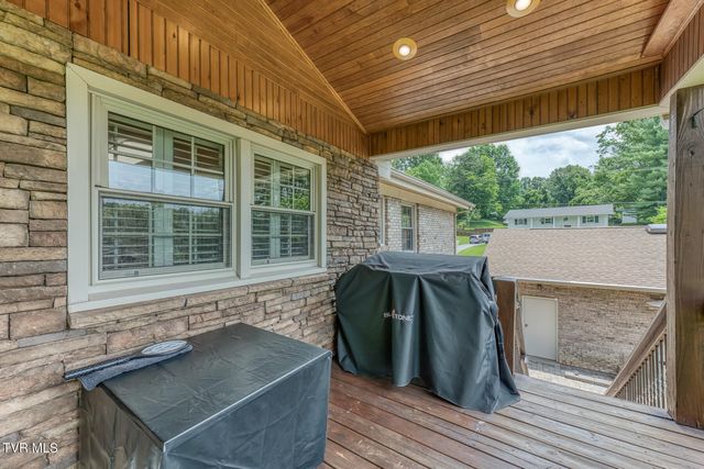 6 Bridgewood Court, Johnson City, TN 37604