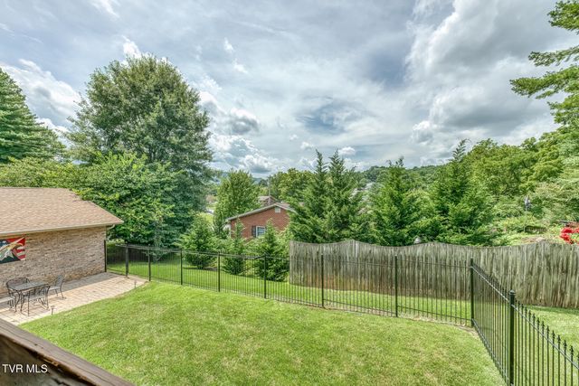 6 Bridgewood Court, Johnson City, TN 37604