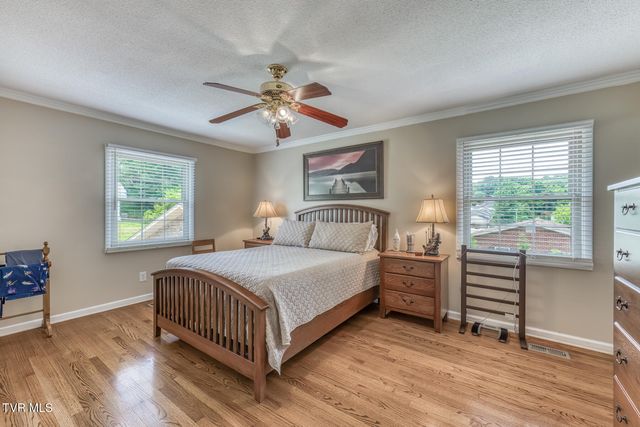 6 Bridgewood Court, Johnson City, TN 37604