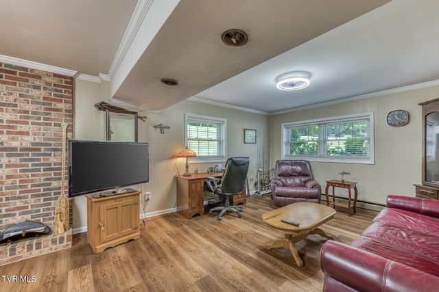 6 Bridgewood Court, Johnson City, TN 37604
