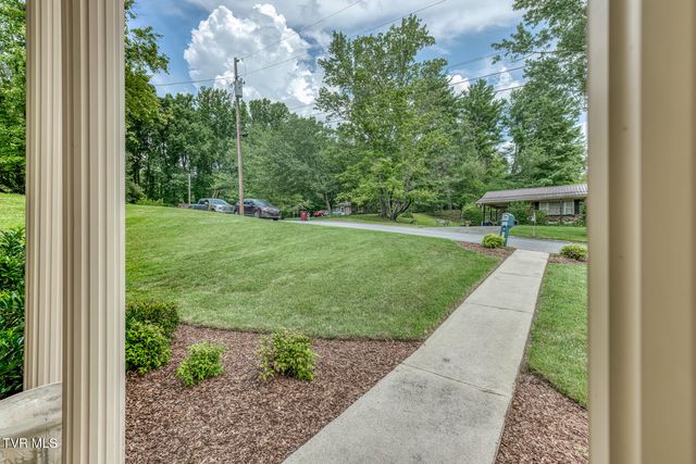 6 Bridgewood Court, Johnson City, TN 37604