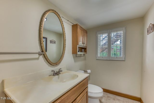 6 Bridgewood Court, Johnson City, TN 37604