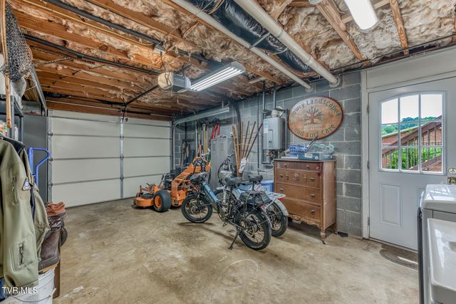 6 Bridgewood Court, Johnson City, TN 37604