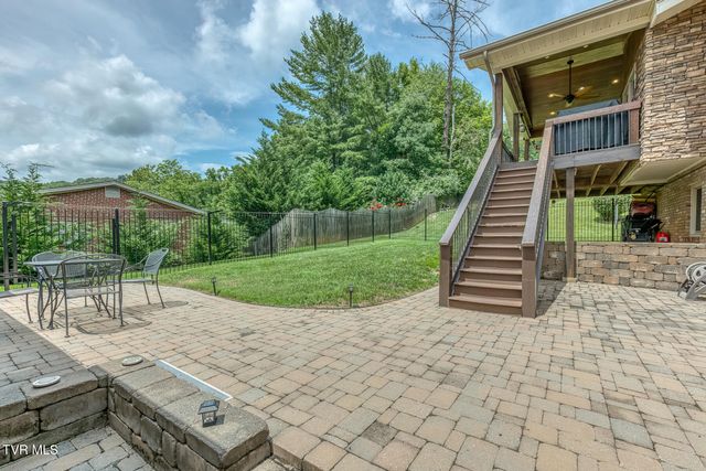 6 Bridgewood Court, Johnson City, TN 37604