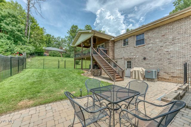 6 Bridgewood Court, Johnson City, TN 37604