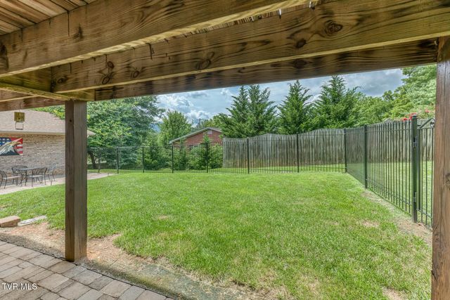 6 Bridgewood Court, Johnson City, TN 37604