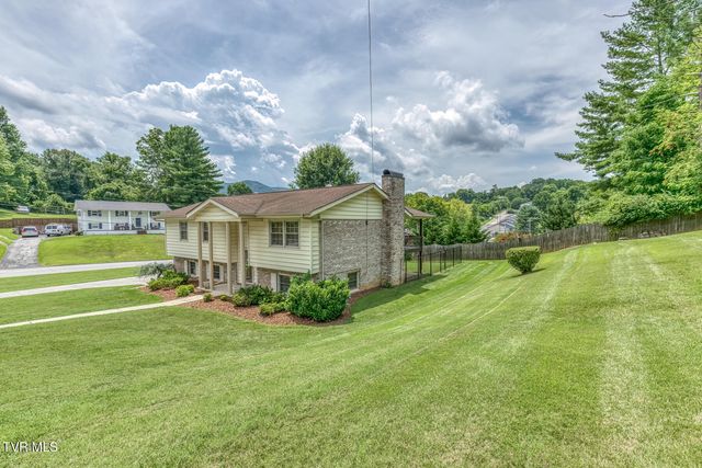 6 Bridgewood Court, Johnson City, TN 37604