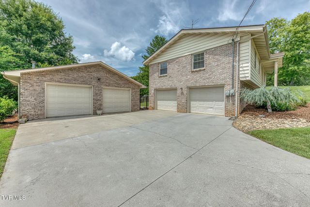 6 Bridgewood Court, Johnson City, TN 37604