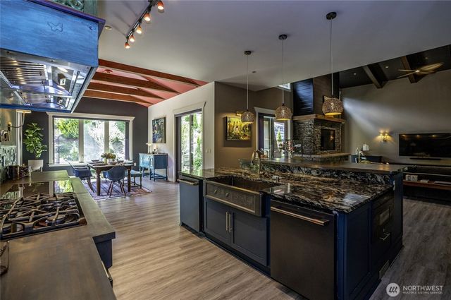 616 Hyak Way, Fox Island, WA 98333