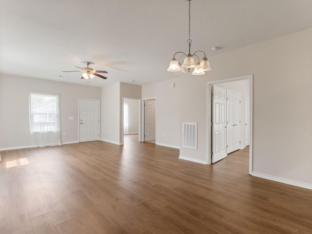 118 W Dahlgreen, Wharton, TX 77488