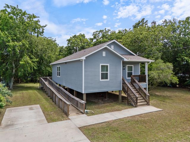 118 W Dahlgreen, Wharton, TX 77488