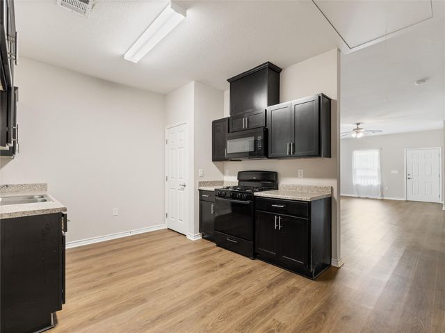 118 W Dahlgreen, Wharton, TX 77488