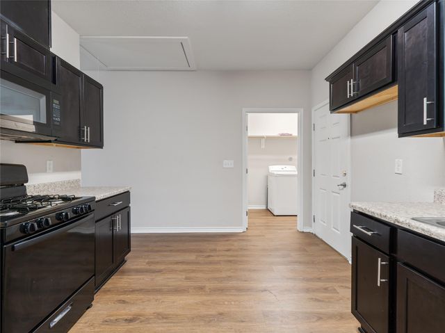 118 W Dahlgreen, Wharton, TX 77488