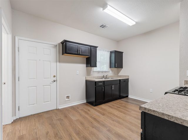 118 W Dahlgreen, Wharton, TX 77488