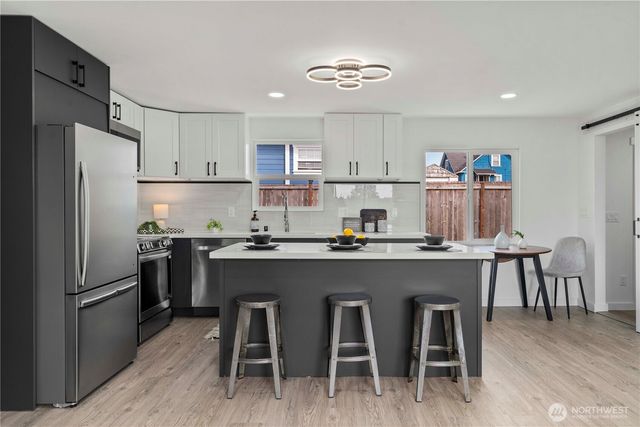 1503 S Ridgewood Avenue, Tacoma, WA 98405
