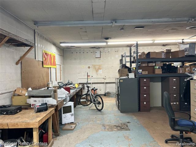 15210 Middlebelt Road, Livonia, MI 48154