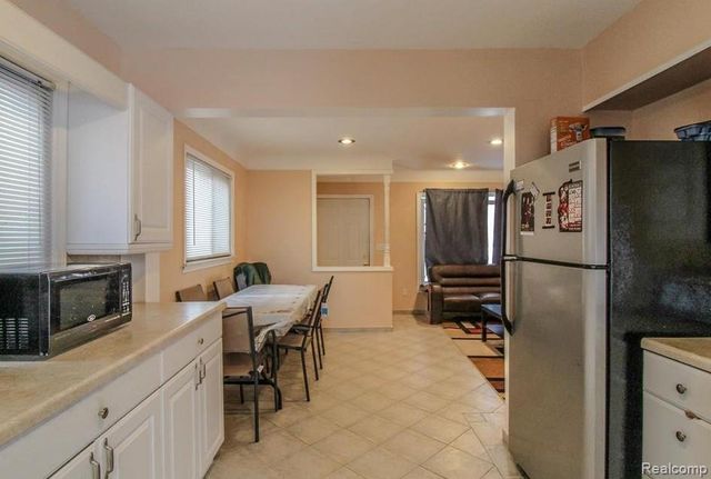 27034 Ford Road, Dearborn Heights, MI 48127