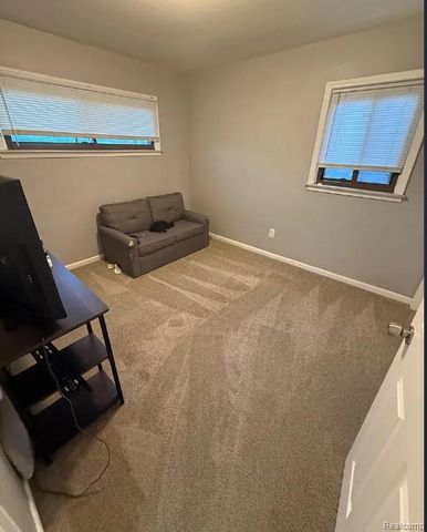 27034 Ford Road, Dearborn Heights, MI 48127