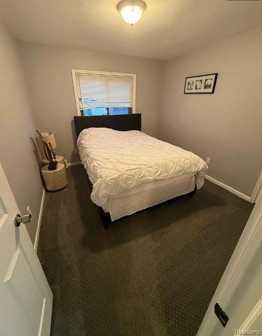 27034 Ford Road, Dearborn Heights, MI 48127