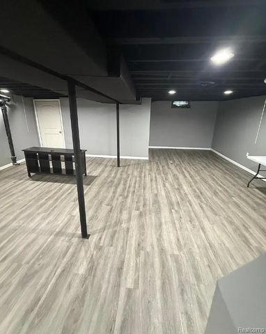 27034 Ford Road, Dearborn Heights, MI 48127