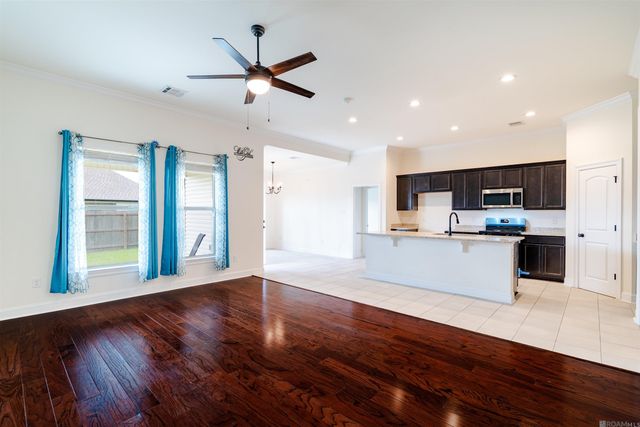1660 Rangeland Ave, Zachary, LA 70791