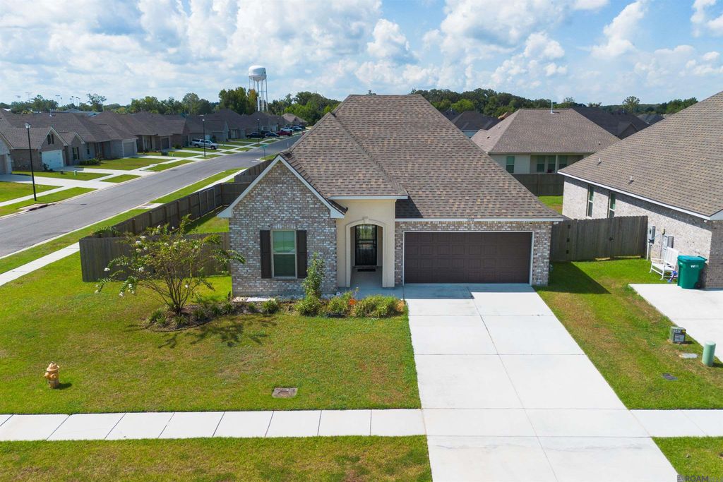 1660 Rangeland Ave, Zachary, LA 70791