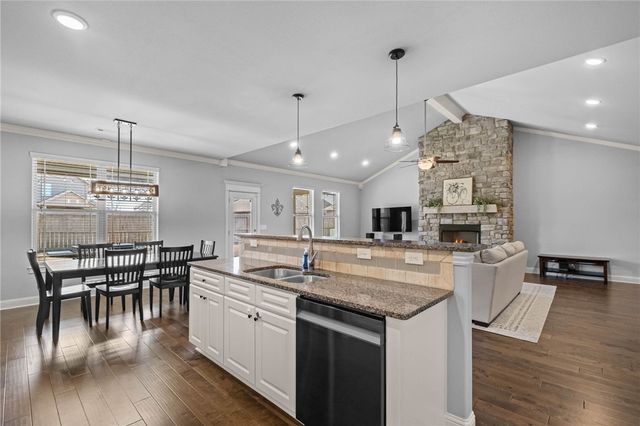 1103 Vista Bell Drive, Cave Springs, AR 72718