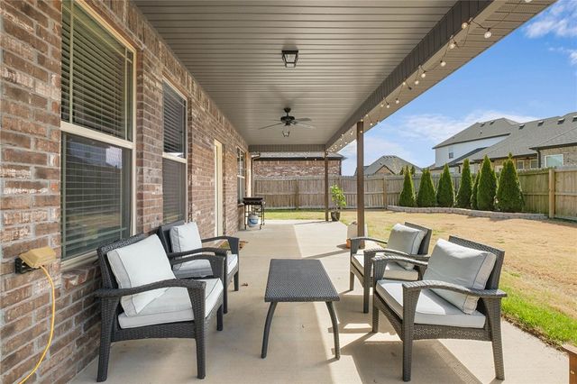 1103 Vista Bell Drive, Cave Springs, AR 72718