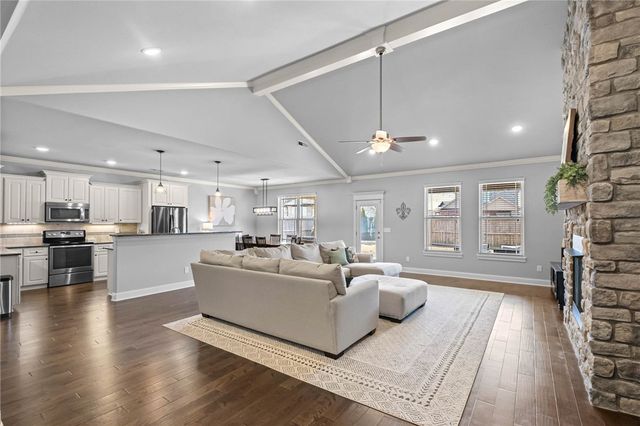 1103 Vista Bell Drive, Cave Springs, AR 72718