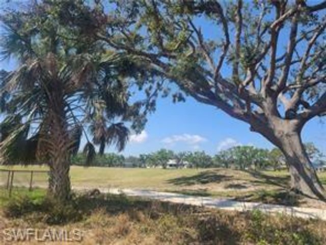 1806 NW 24th PL, Cape Coral, FL 33993