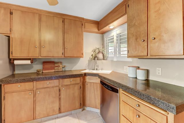 4040 Parkside Ct, Sacramento, CA 95822