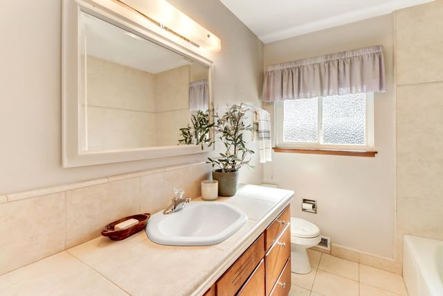 4040 Parkside Ct, Sacramento, CA 95822