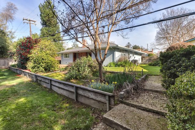 4040 Parkside Ct, Sacramento, CA 95822